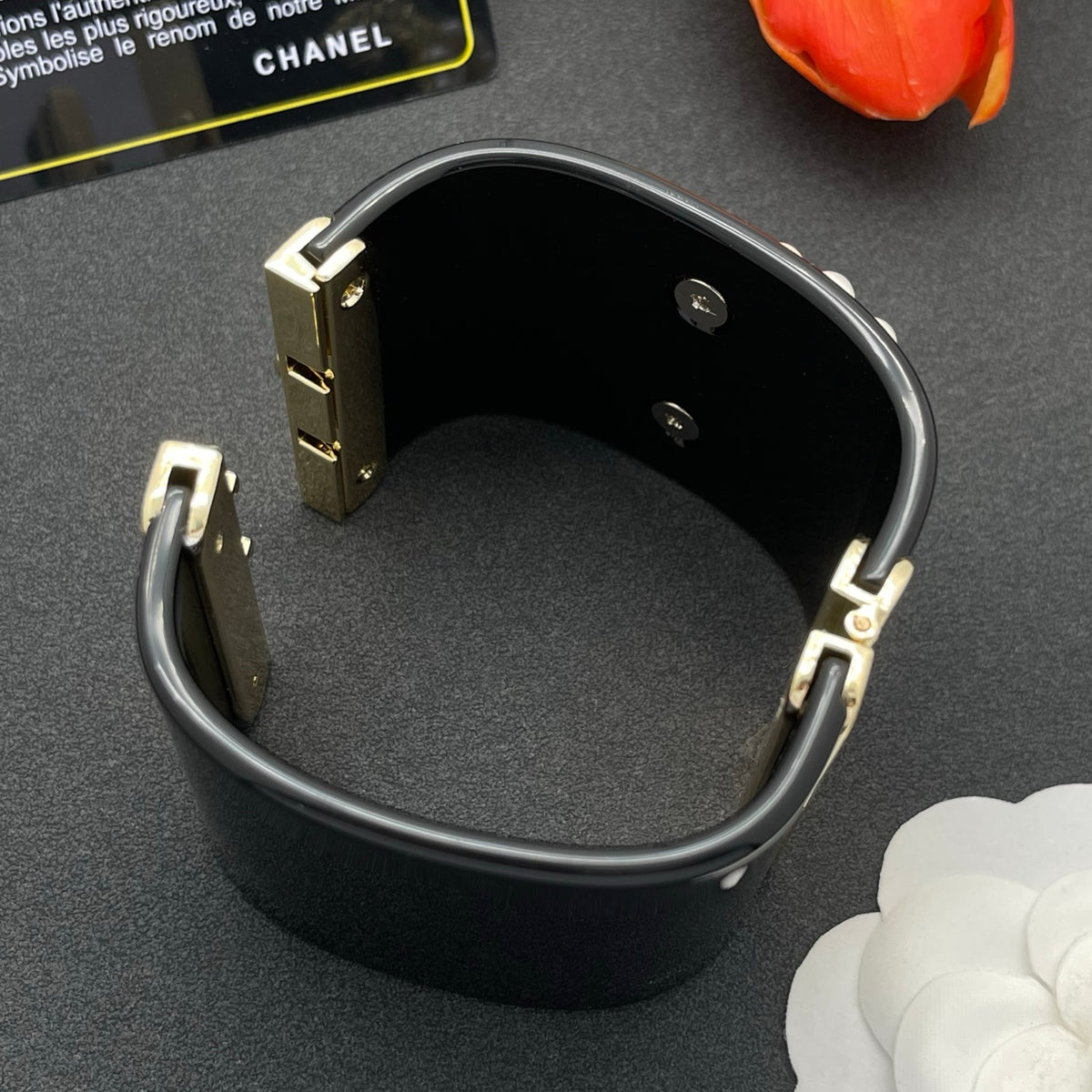 Chanel style acrylic resin bracelets - product photo 6