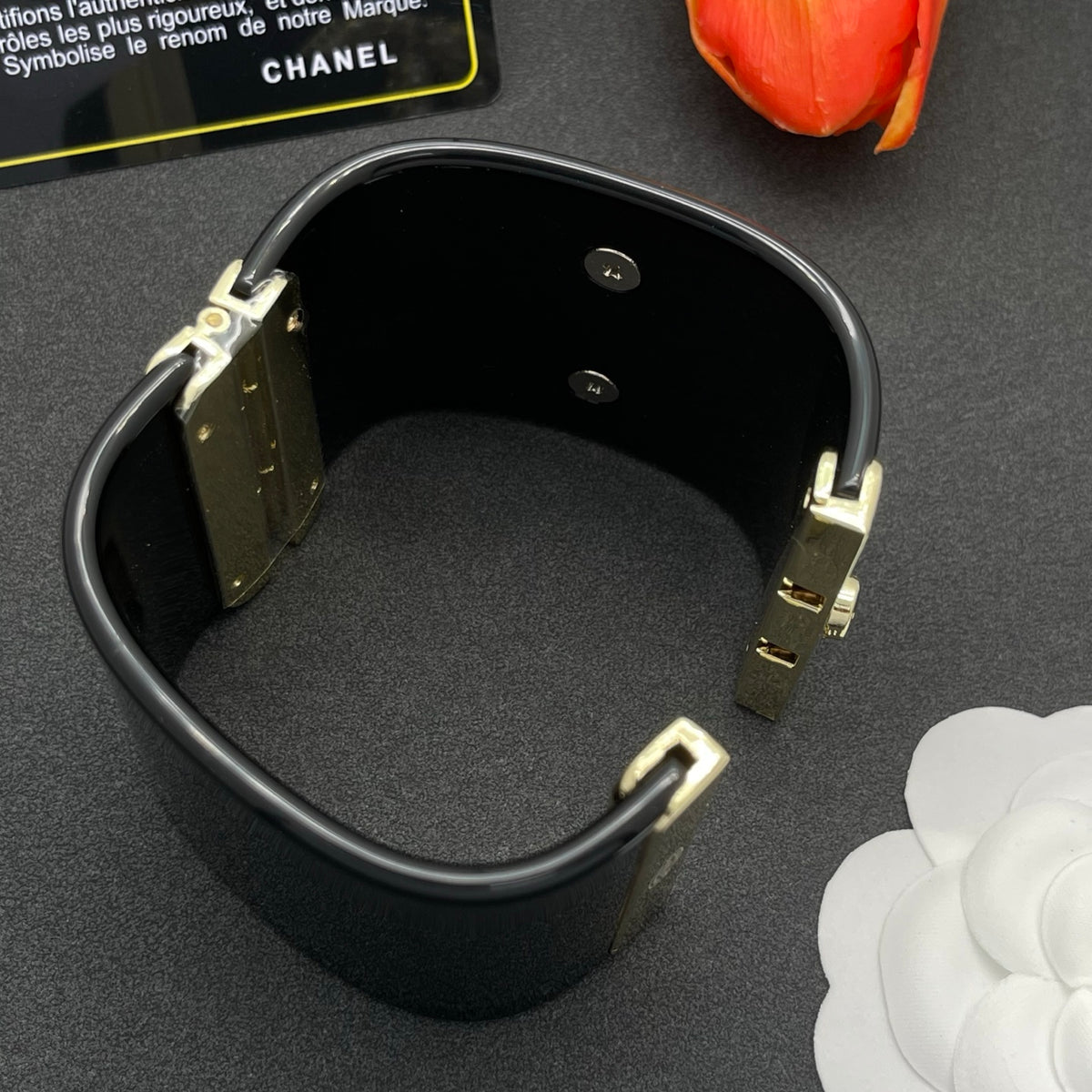 Chanel style acrylic resin bracelets - product photo 6