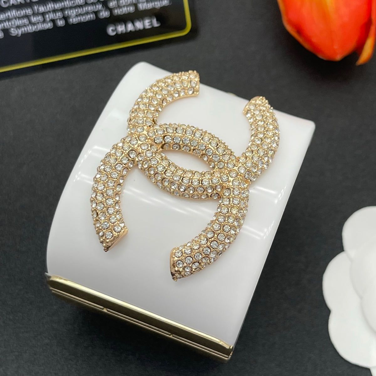 Chanel style acrylic resin bracelets - product photo 4