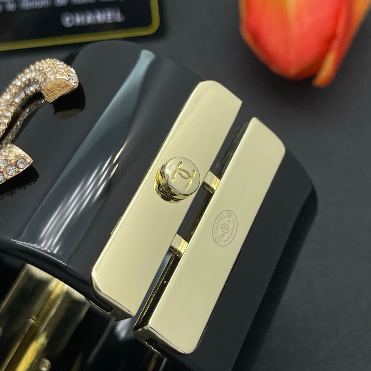 Chanel style acrylic resin bracelets - product photo 7