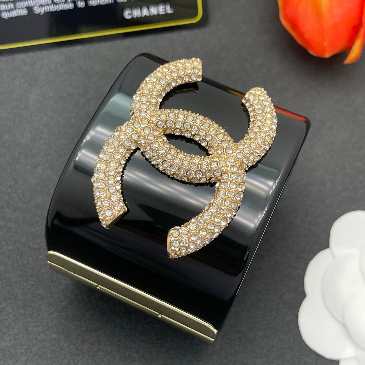 Chanel style acrylic resin bracelets - product photo 4