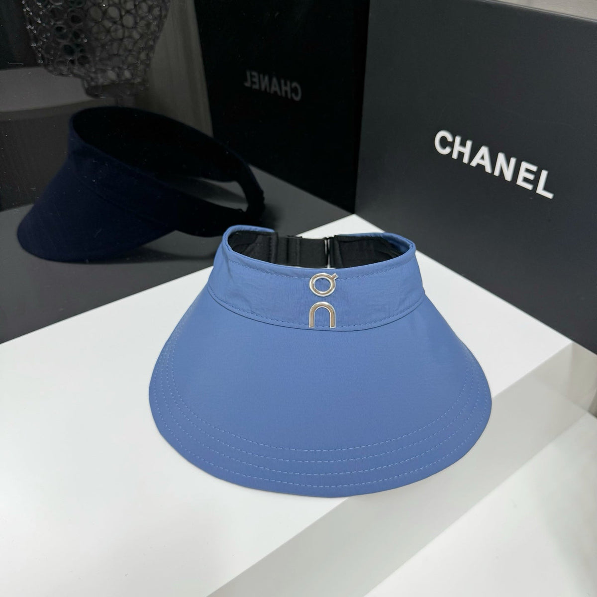 Visor - image 5