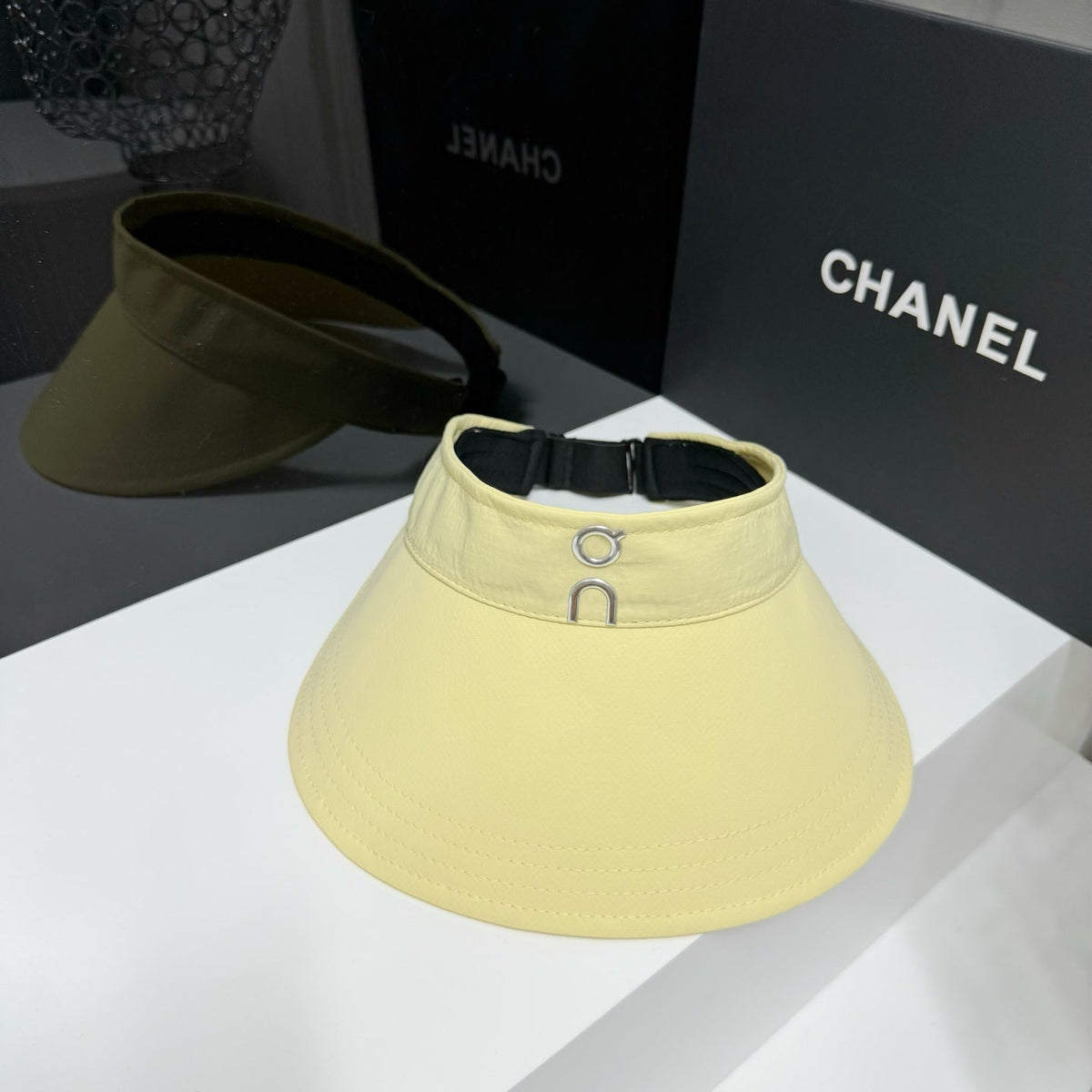 Visor - image 2