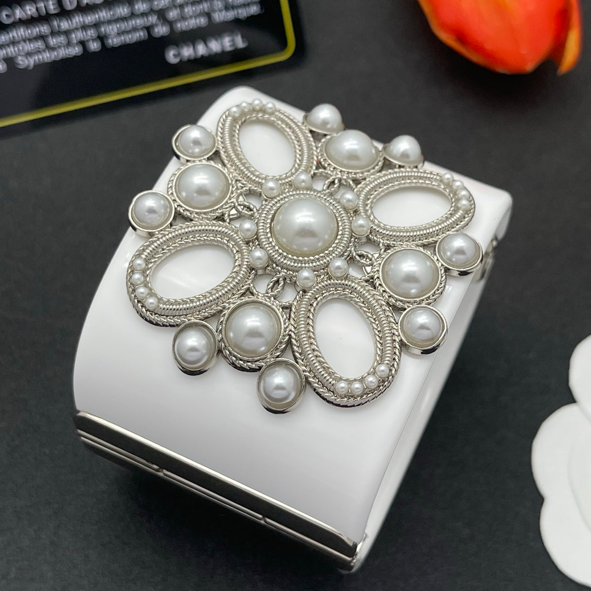 Chanel style acrylic resin bracelets - product photo 4