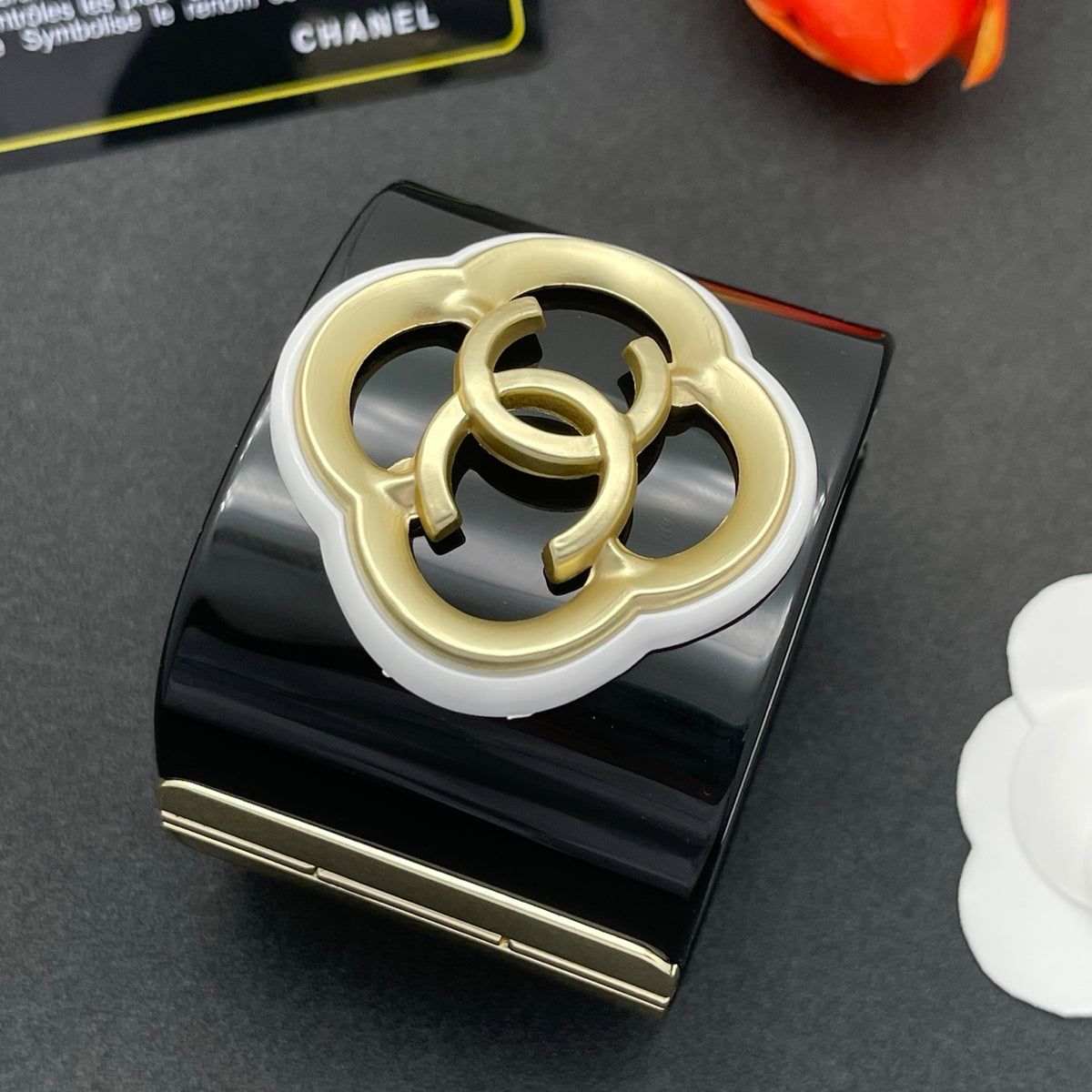 Chanel style acrylic resin bracelets - product photo 4