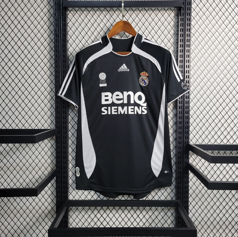 Real Madrid 2006-07 Away Retro Jersey – Adidas Black BenQ Siemens R.Carlos Raul Beckham La Liga Champions League Football Shirt
