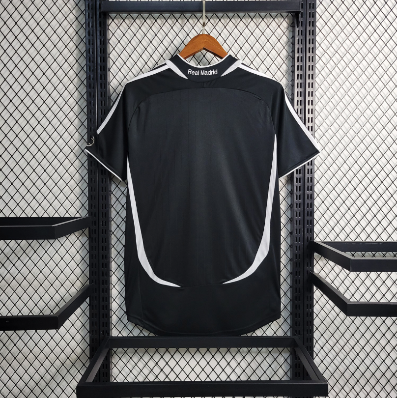 Real Madrid 2006-07 Away Retro Jersey – Adidas Black BenQ Siemens R.Carlos Raul Beckham La Liga Champions League Football Shirt
